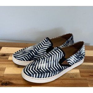 OluKai Pehuea Pa'i Women's slip on shoes sz 10 chevron Blue/White 20360-LR18